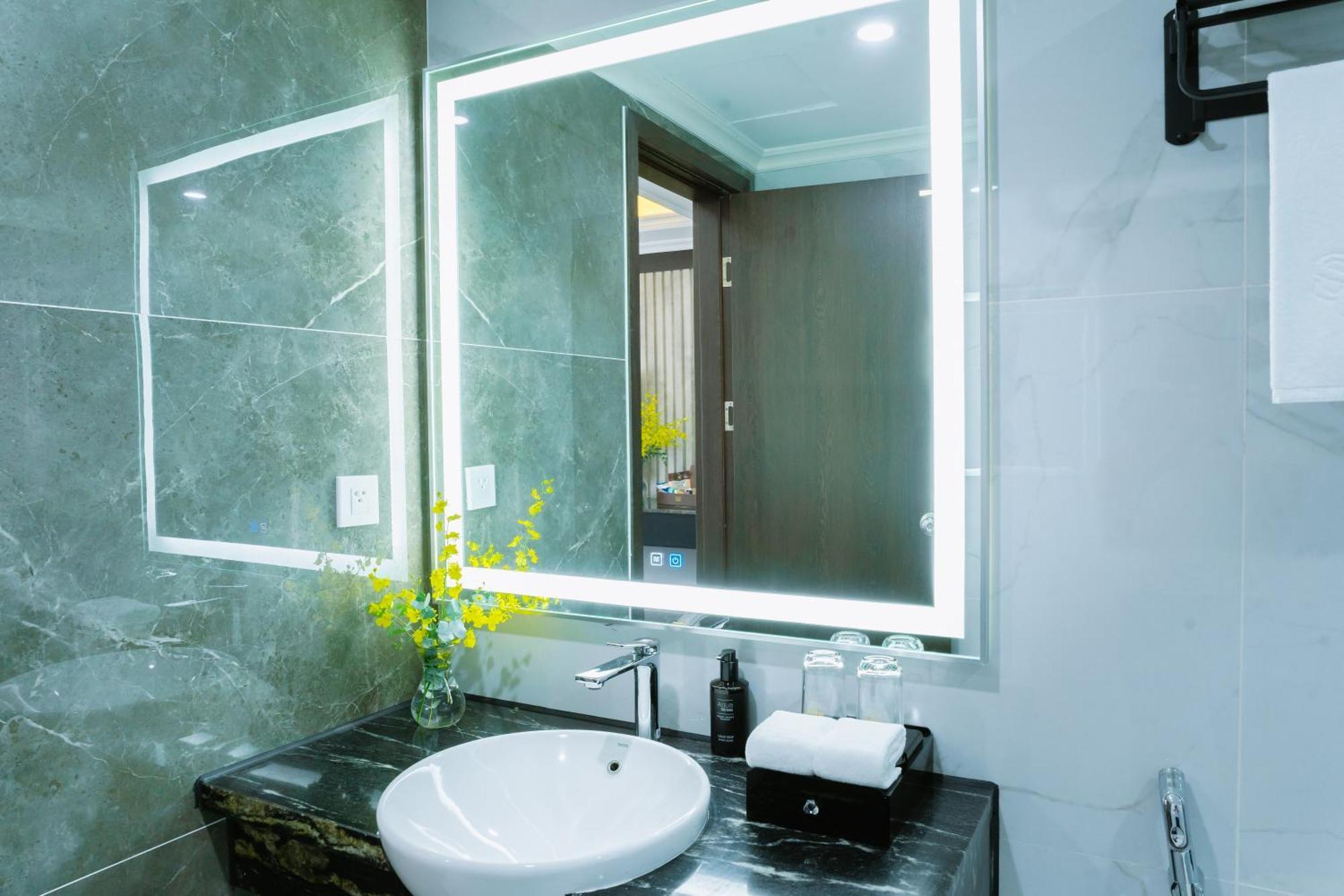 Sc Luxury Hotel Ha Long Exterior photo